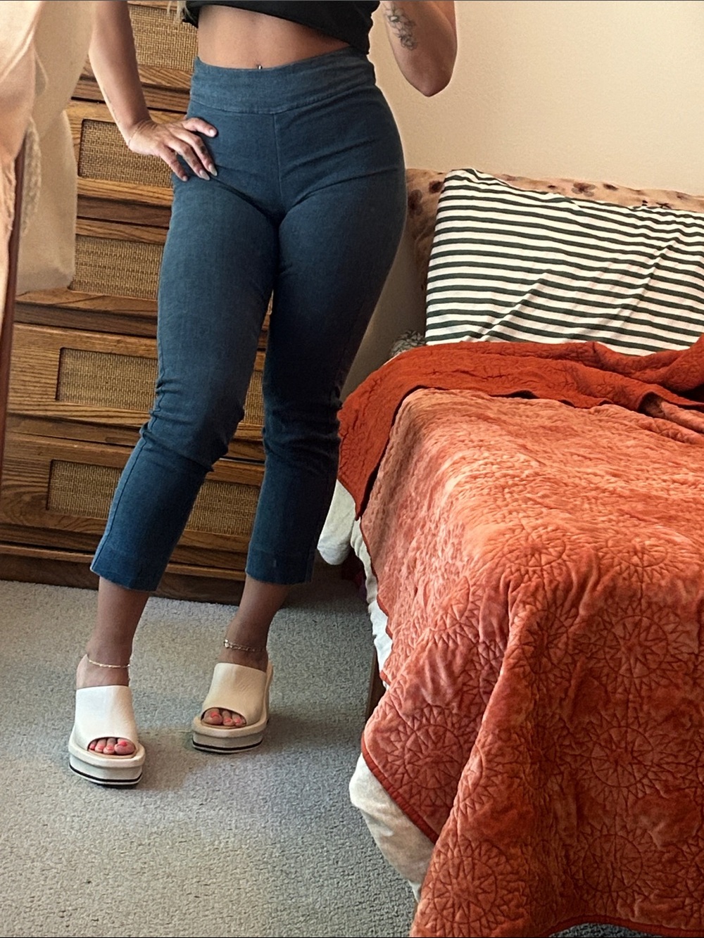 High-Rise Cropped Ponte Capris in Dark Blue